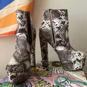 6 inch Faux snake skin boots. Size 6